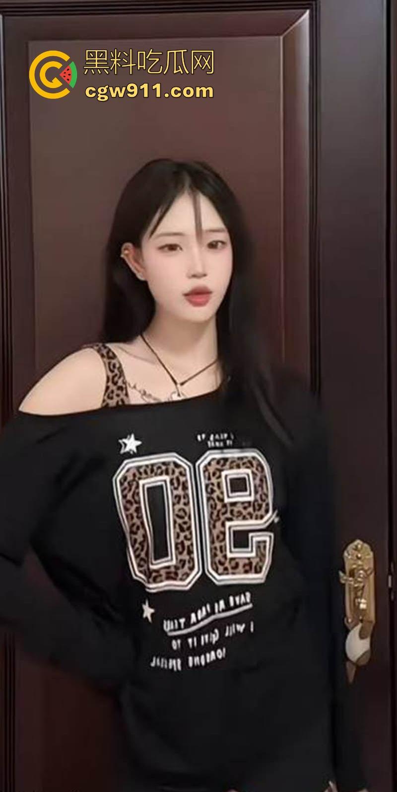 江西工商学院极品学妹【池彦佳】约炮视频曝光，交友不慎约炮渣男无情曝光，深喉口交打桩后入 画面火辣到炸！-4