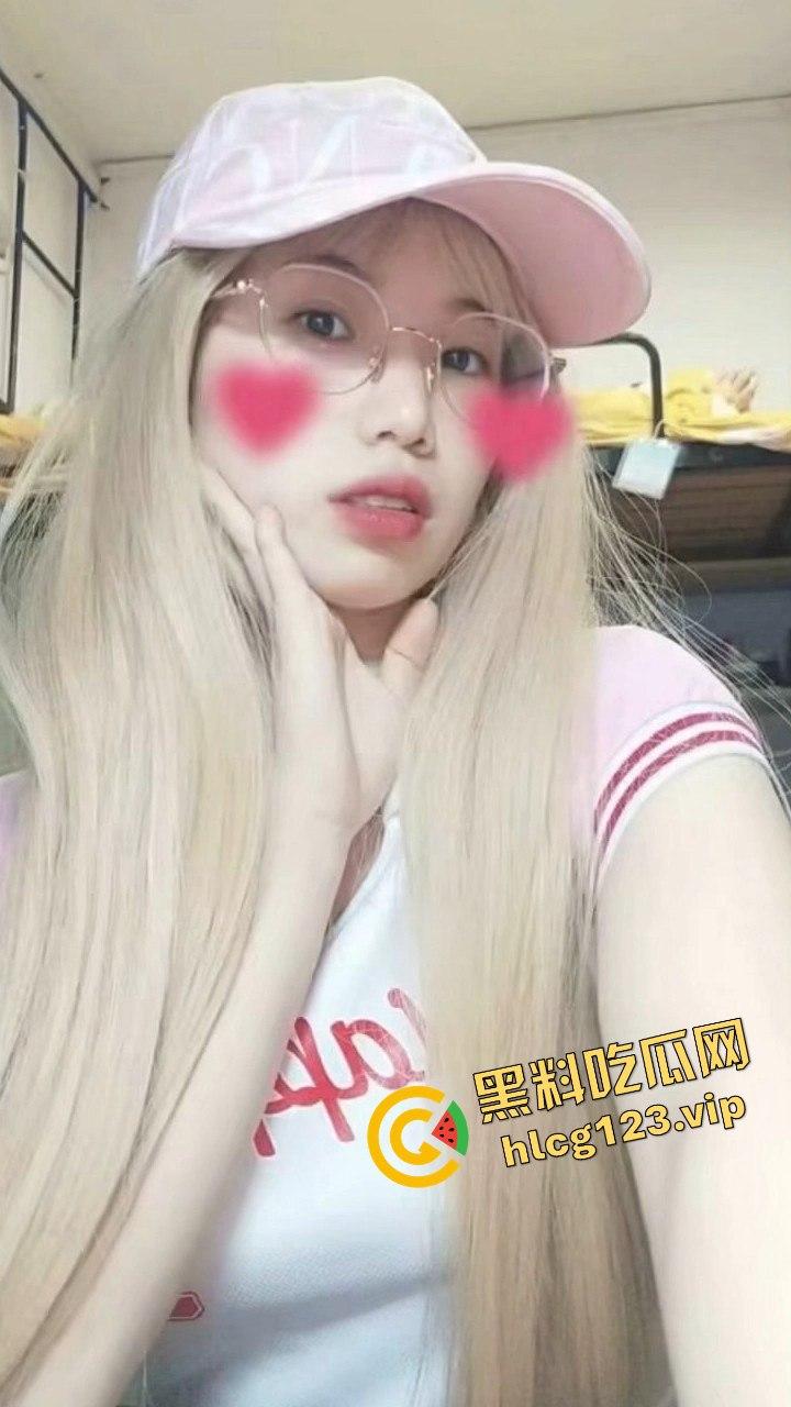 抖音Ashley微博寸言女王大尺度反差裸舞视频流出！粉嫩奶头加上嫩穴，勾得人想舔两口！-2