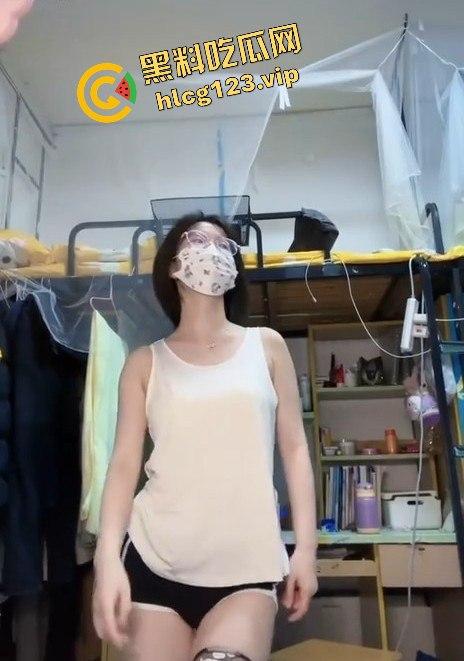 抖音Ashley微博寸言女王大尺度反差裸舞视频流出！粉嫩奶头加上嫩穴，勾得人想舔两口！-3