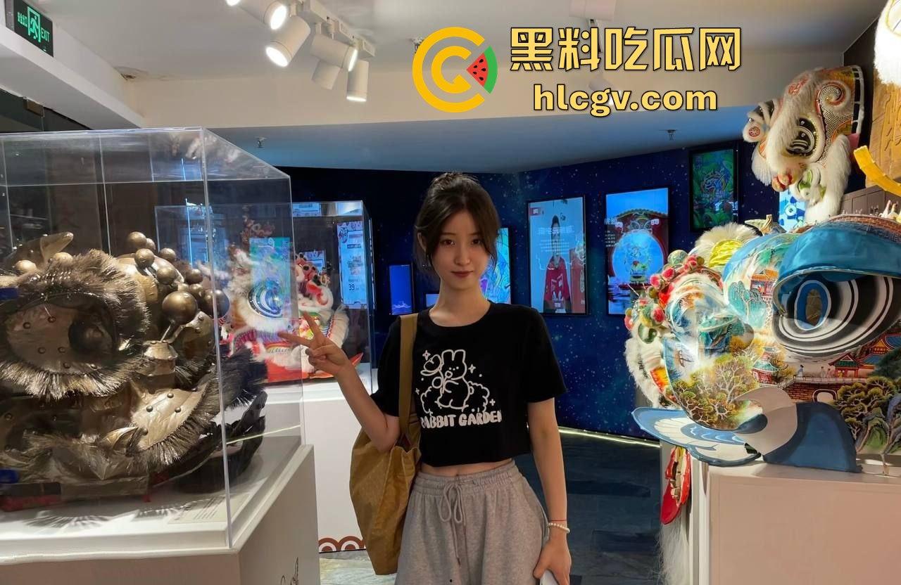 江西大学生『路文琪』穿情趣内衣等操视频外泄！被调教到摆好姿势，实习同居变尴尬大瓜！-1