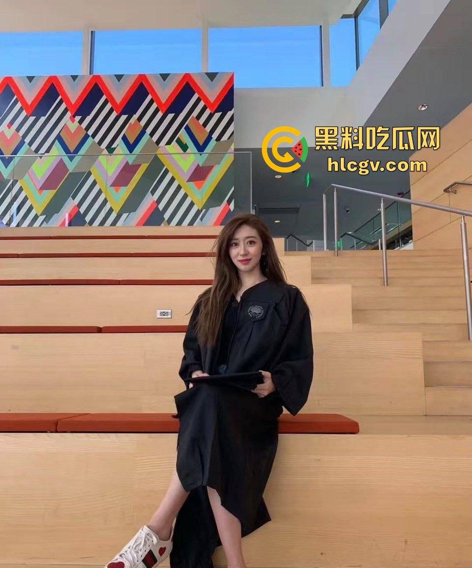 瓜友约炮黑龙江高冷气质美女【林艺】露胸分臀后入玩到喷水，粉嫩鲍逼嫩得顶不住！-3