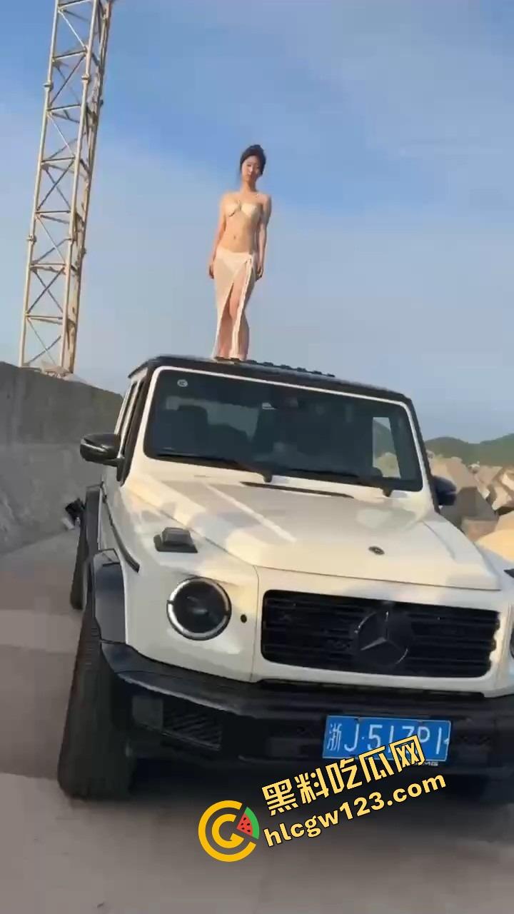 台州大G上演露逼艺术展，嫩模全裸捂奶撅逼，一群摄影湿围着喊再张开点，露奶捂逼拍到屁眼都见光！-6