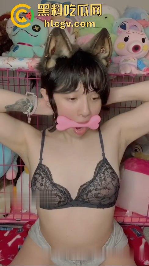 OnlyFans『Puppiloli』甘愿当笼中小母狗！被关笼子里口爆吞精娇喘不断，只爱当狗不爱做人！-12