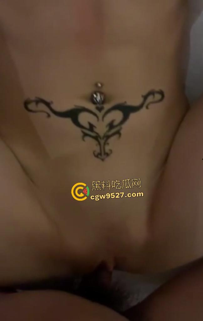 反差母狗【黄乔欣】被金主调教成淫奴！清纯脸蛋竟带上狗链，口交完后还嗦金主的脚趾，真香！-5