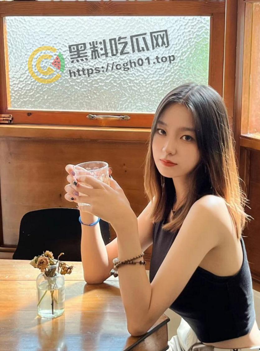 瓜友投稿!昆明理工电力工程学院反差母狗【何函晓】 喜欢扣自己的屁眼给陌生人看-3