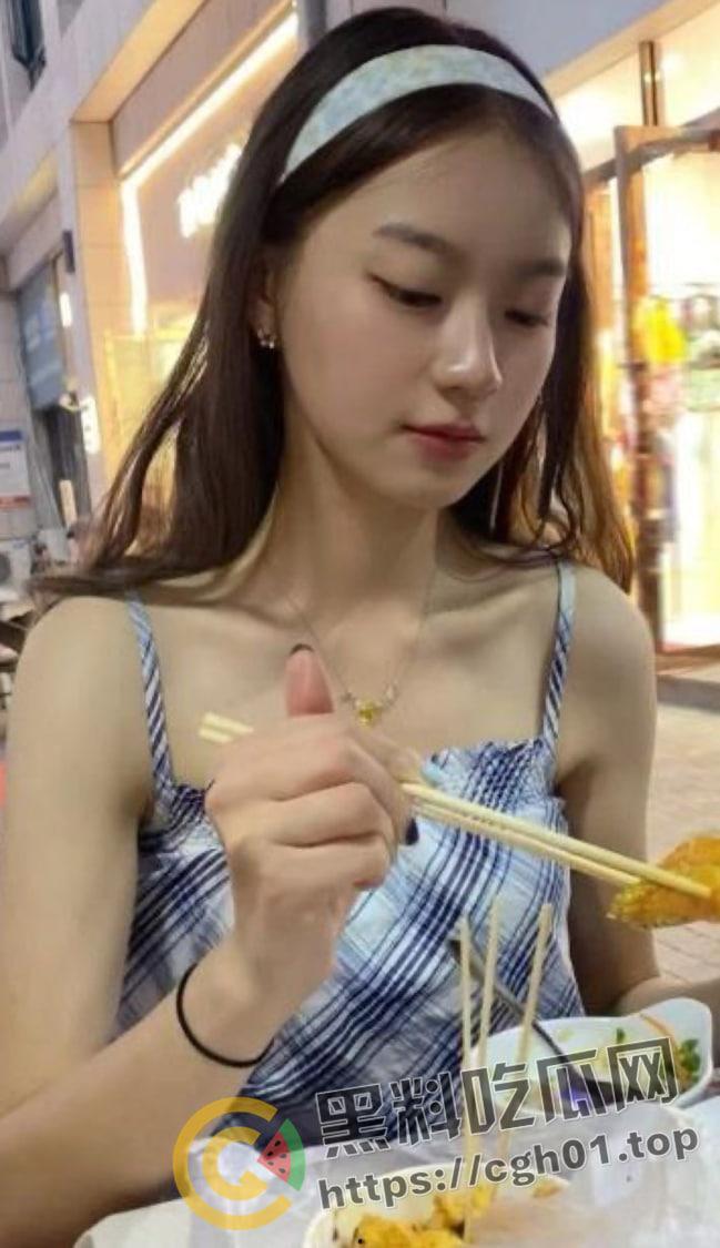 瓜友投稿!昆明理工电力工程学院反差母狗【何函晓】 喜欢扣自己的屁眼给陌生人看-5