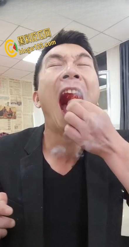 抖音狠人博流量 , 鞭炮嘴炸出血,脑残操作震惊全网 !-3