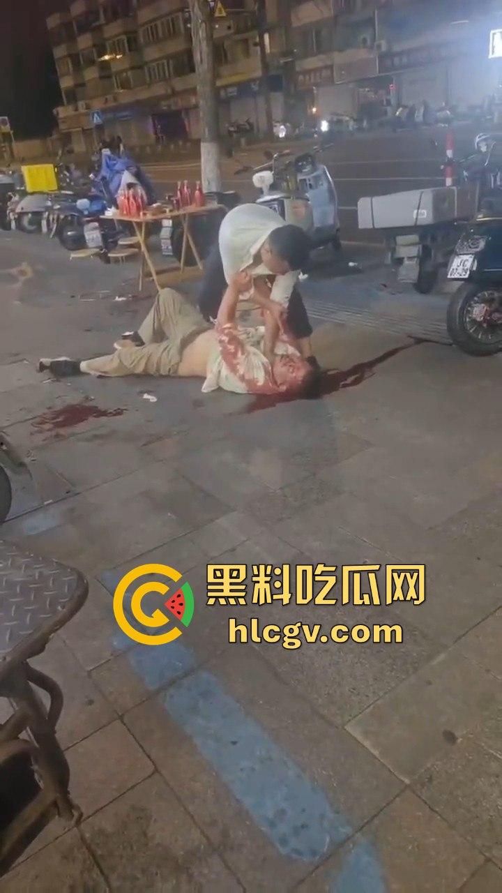 南通东北烧烤场闹大事！两桌人喝多对视一眼就起冲突，口角升级直接捅人！看人一眼都要命！-10