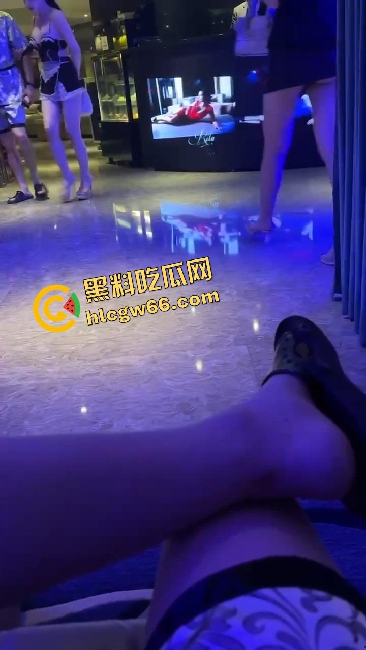 高端技师就是不一样，能用头给你按摩！周五放松一下，奶子在眼前晃，头在下面动，舒爽到灵魂发麻！-2