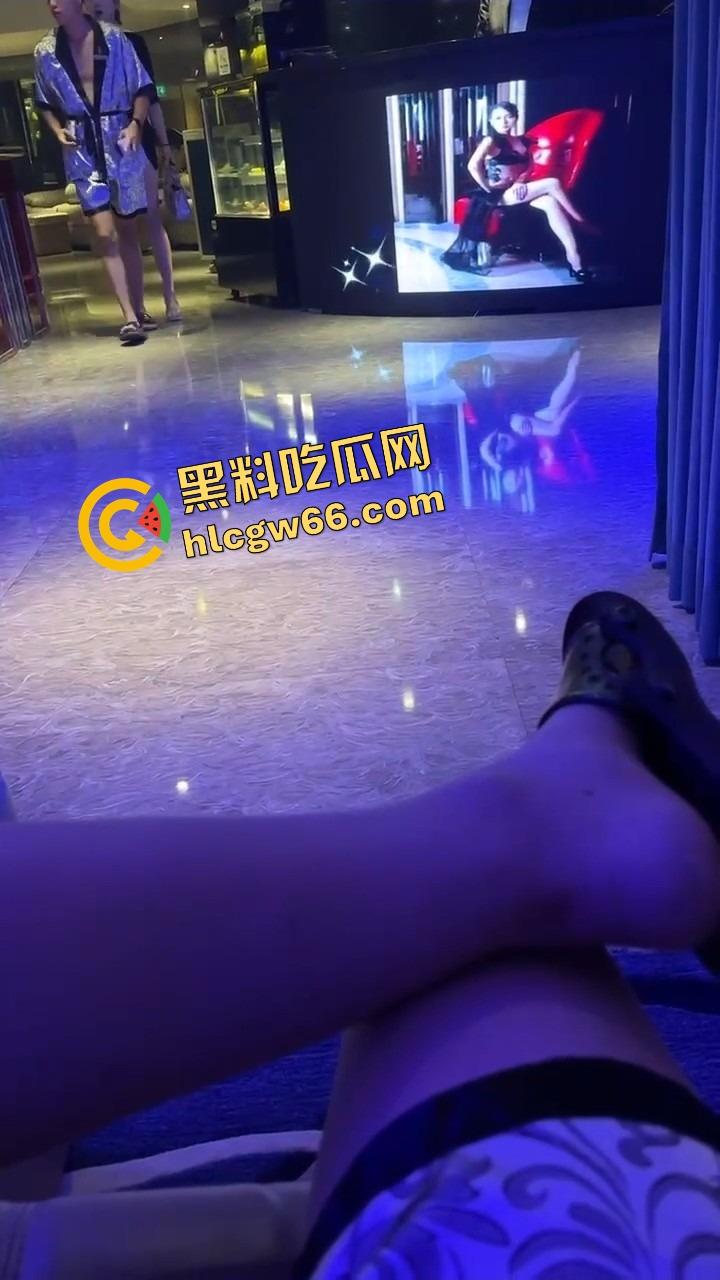 高端技师就是不一样，能用头给你按摩！周五放松一下，奶子在眼前晃，头在下面动，舒爽到灵魂发麻！-4