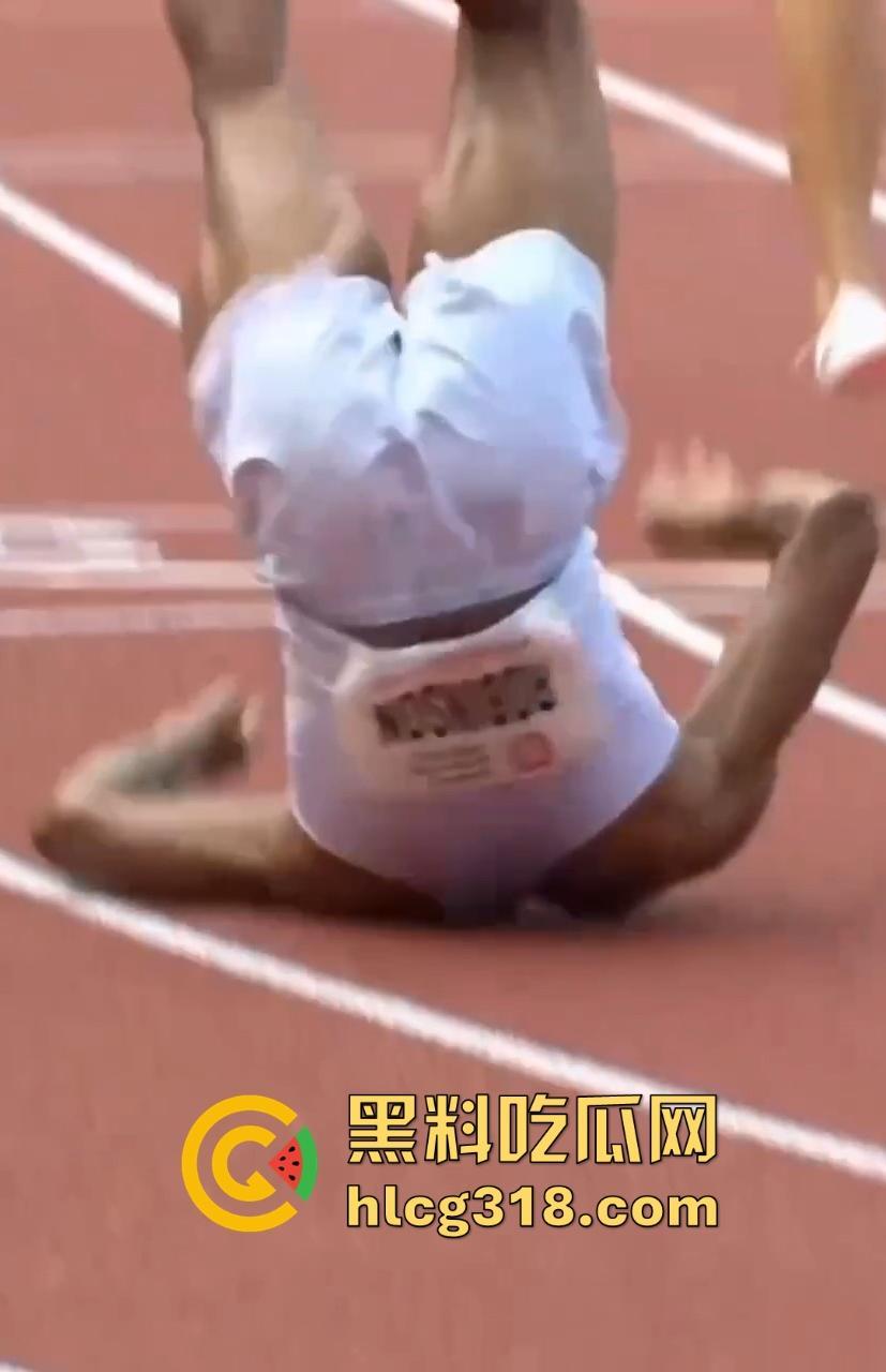 奥斯特拉瓦大奖赛400跨栏决赛惊现走光事故!【克里.罗宾森】牛子从短裤裤管中滑出,摇摇晃晃拿了个冠军!-8