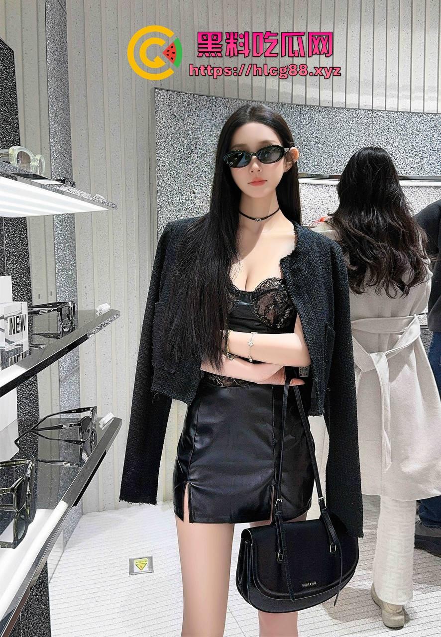 深圳外围天花板，福田02年『王微微』平面模特全国可飞，长腿C奶主动掰逼让检查，异形级骚穴重口慎入！-2