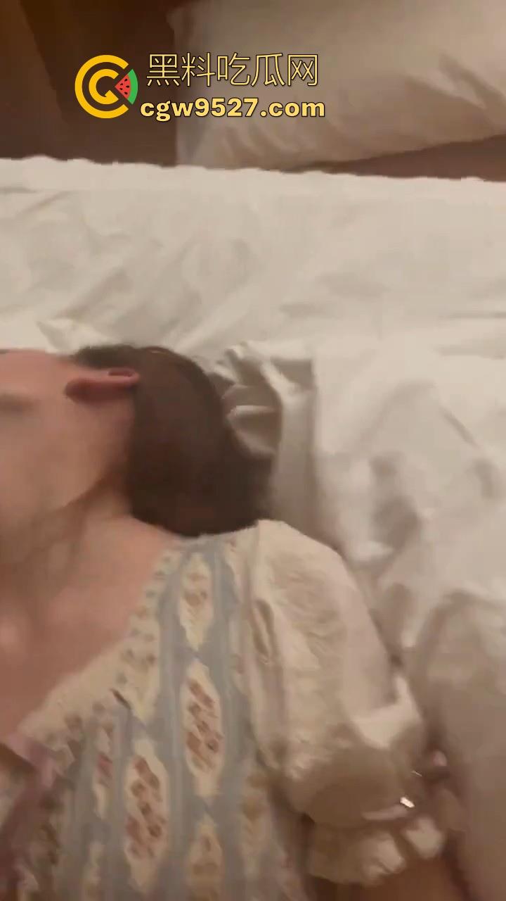 仙女约炮群聊记录曝光，屌大活好的优质男，够长够大，高潮喷水爽到极致，真是女人骚起来比男的骚得多！-9