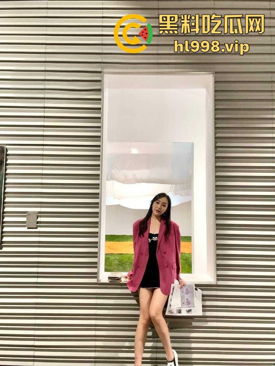 西安花臂情侣性爱自拍流出！巨屌深喉口爆，肥嘟嘟大屁屁被插到淫叫连连，画面劲爆无比！-2