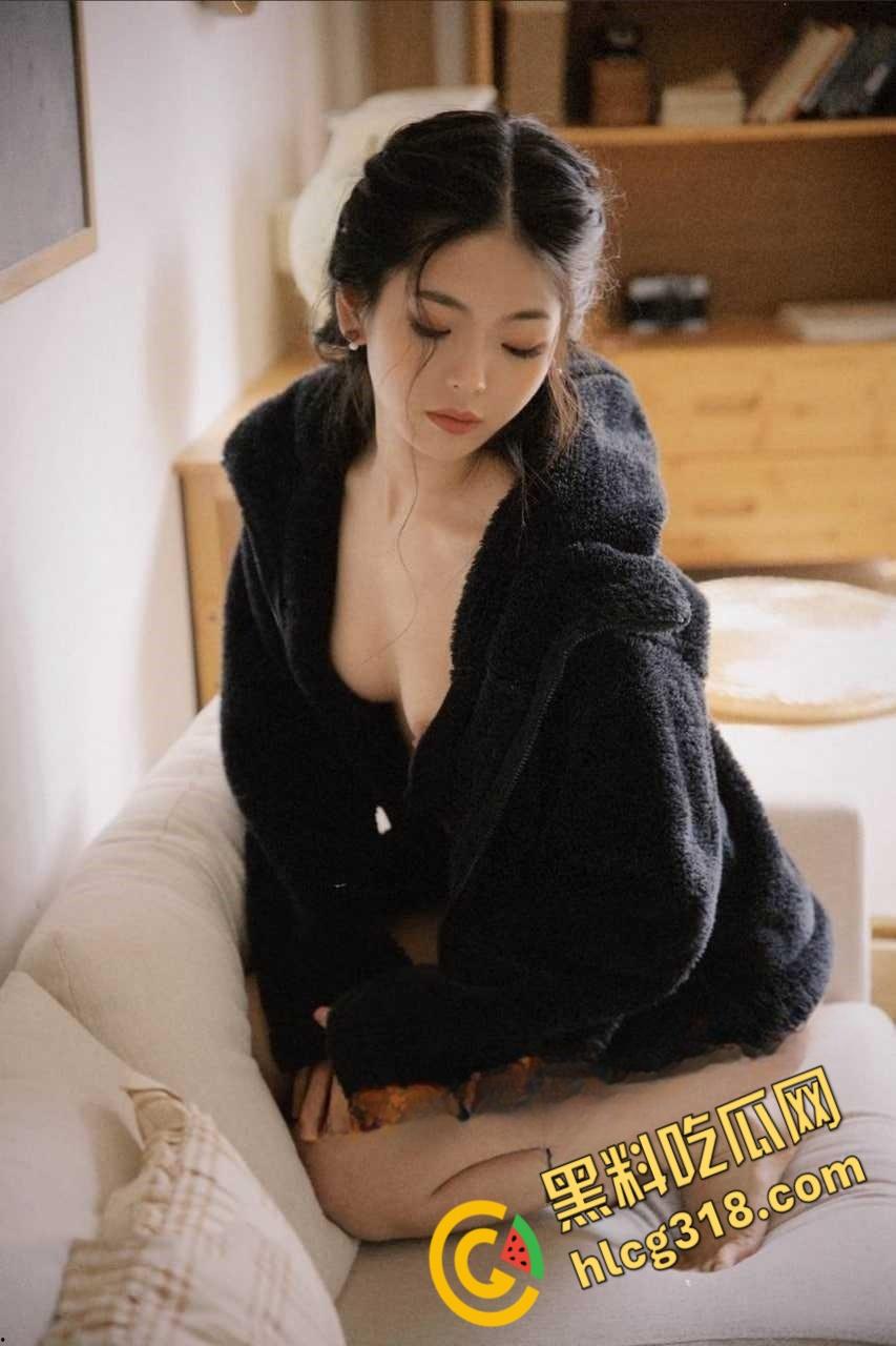 约炮大神【KINGMAST】，酒馆厕所调情后，公园全裸野战骚女，合集献出调教爆操瞬间，简直让人羡慕不已 ！-2