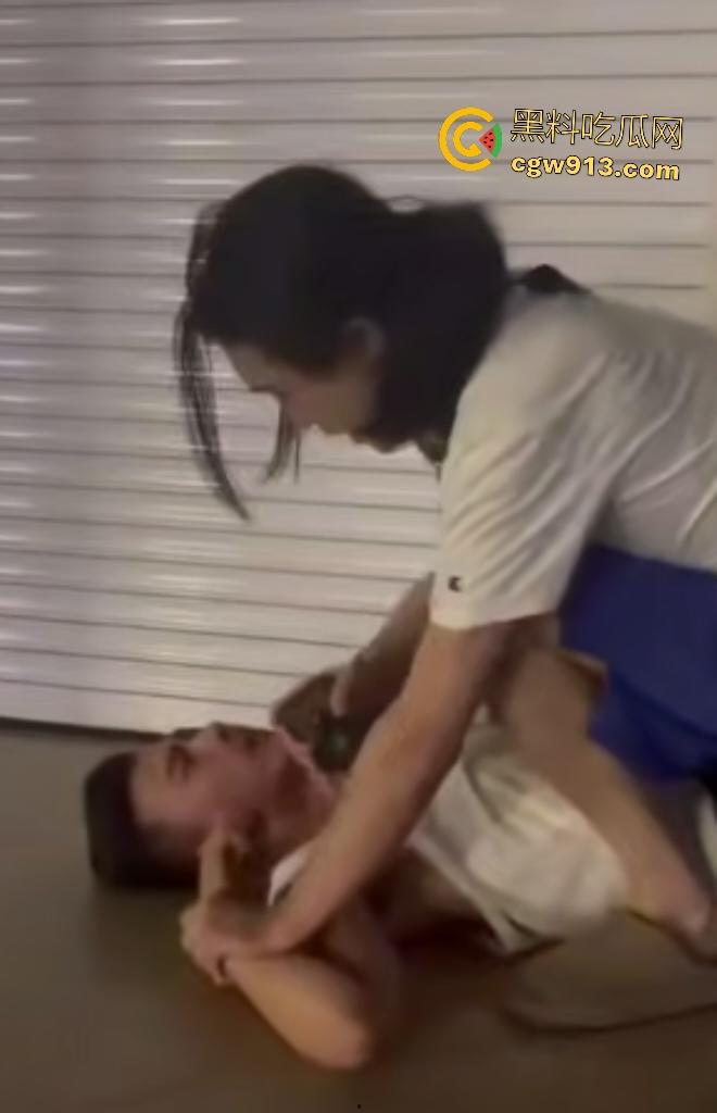 原配Gay怒惩小三Gay!小三gay在外绿自己老公,原配狂甩巴掌为老公出气,这同志圈也太乱了吧?-4