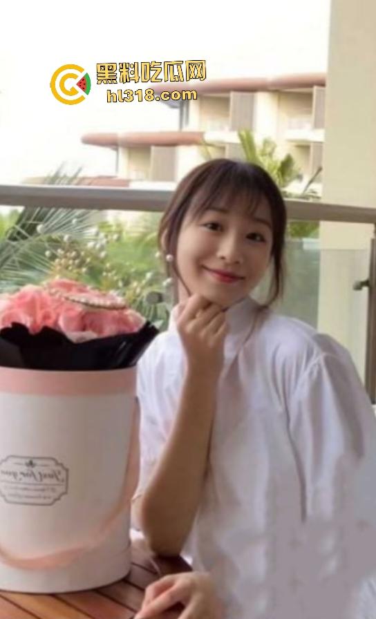 上海伴游媛【叶琳】白天导游晚上导管！花式伺候旅客鸡巴，后入背影骚的像条蛇！-1