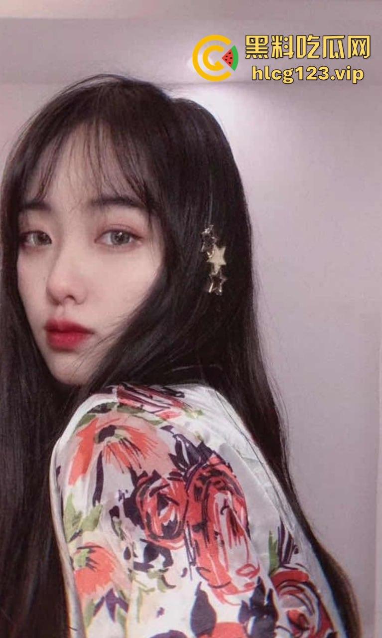 盐城师范大学校花高晓海露脸泄密！斯文眼镜男征服女神，镜前口交激情全记录！-1