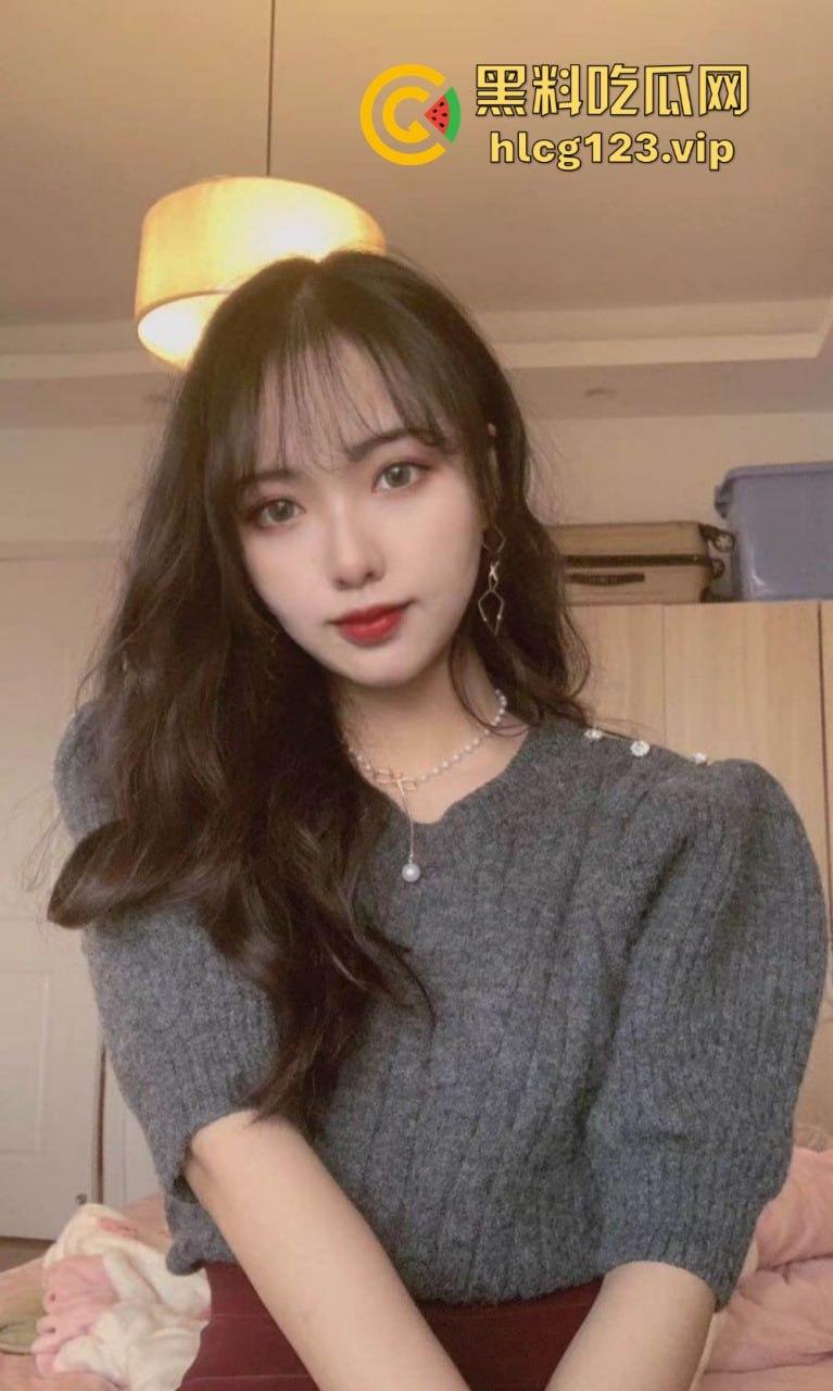 盐城师范大学校花高晓海露脸泄密！斯文眼镜男征服女神，镜前口交激情全记录！-5