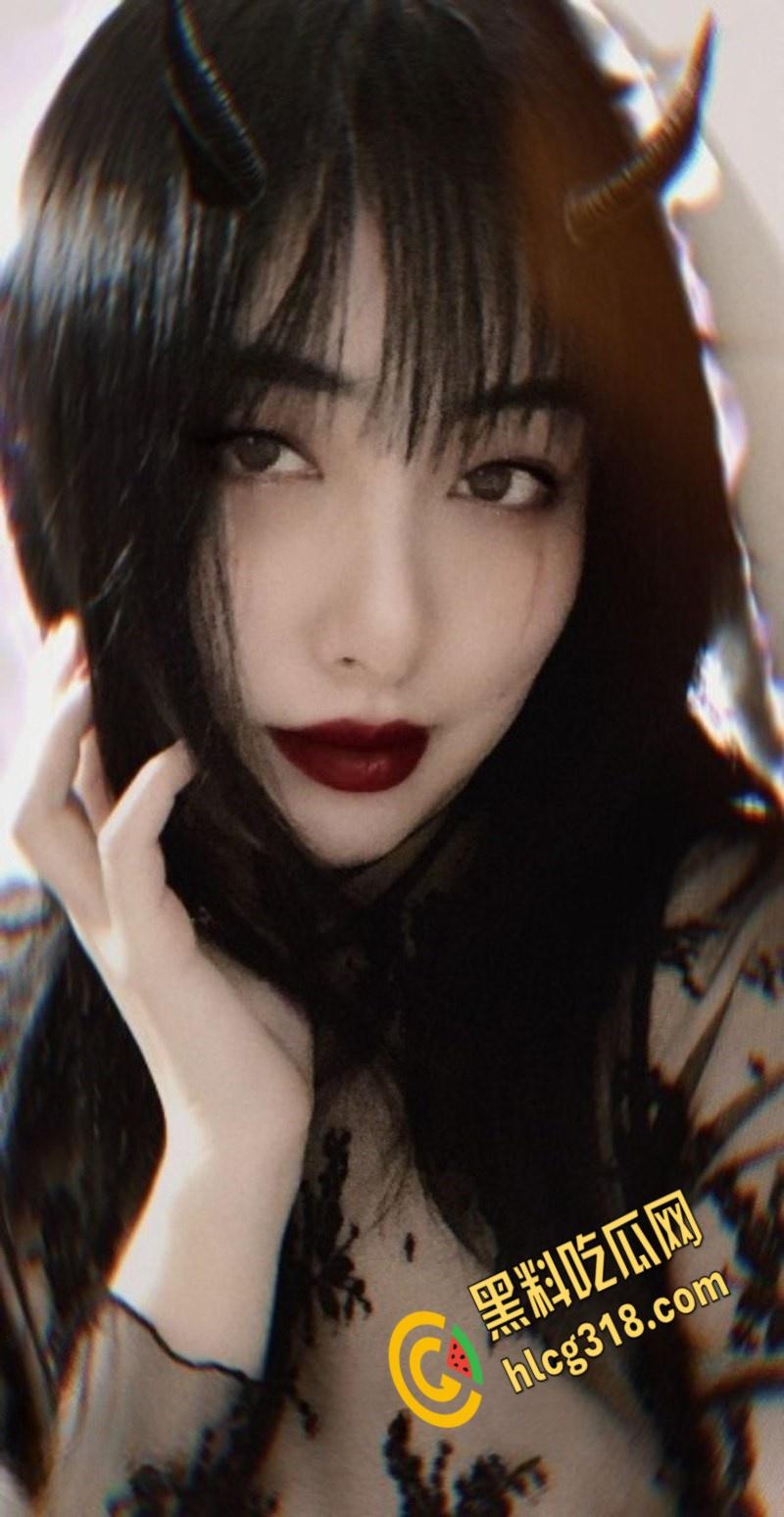 约炮极品少妇背着租房偷情,身材纤细白嫩在床上骚的不得了,主动上位淫声不断 !-1