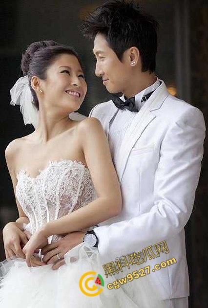 明星也淫乱！香港功夫巨星【洪金宝】儿媳【周家蔚】群交视频大曝光，1女V多男，画面真刺激-1