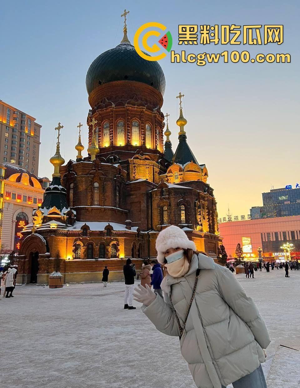 北京高颜值御姐【Kinki】丝袜套头舔脚喝尿，京圈大佬的共享单车谁骑谁上头，京爷们排队刷卡只为爽一把！-1