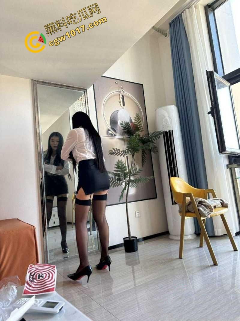 疯狂新婚夜：90后黑丝娇妻被伴郎疯狂爆操，绿帽老公兴奋拍摄，淫态视频网络大爆！-7