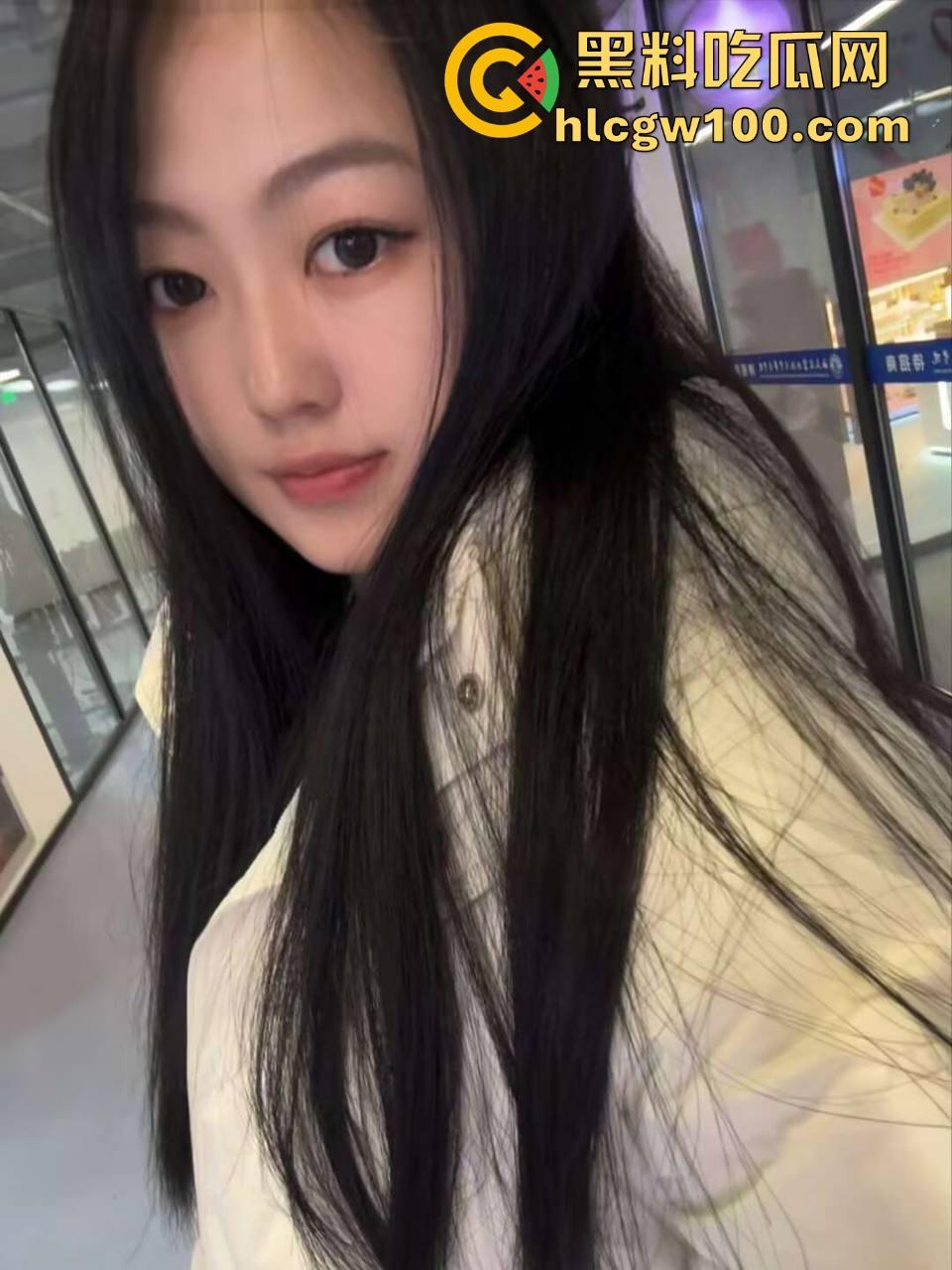 沪上母女鸡组合火爆KTV  母女联手双飞服务上线 母亲做前戏女儿做爱 女儿说不让妈妈累是最大的孝道！-2