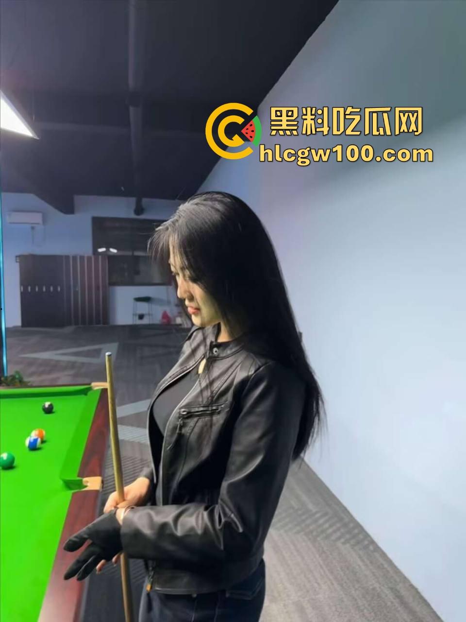 沪上母女鸡组合火爆KTV  母女联手双飞服务上线 母亲做前戏女儿做爱 女儿说不让妈妈累是最大的孝道！-8