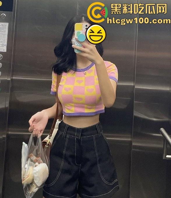 沪上母女鸡组合火爆KTV  母女联手双飞服务上线 母亲做前戏女儿做爱 女儿说不让妈妈累是最大的孝道！-9