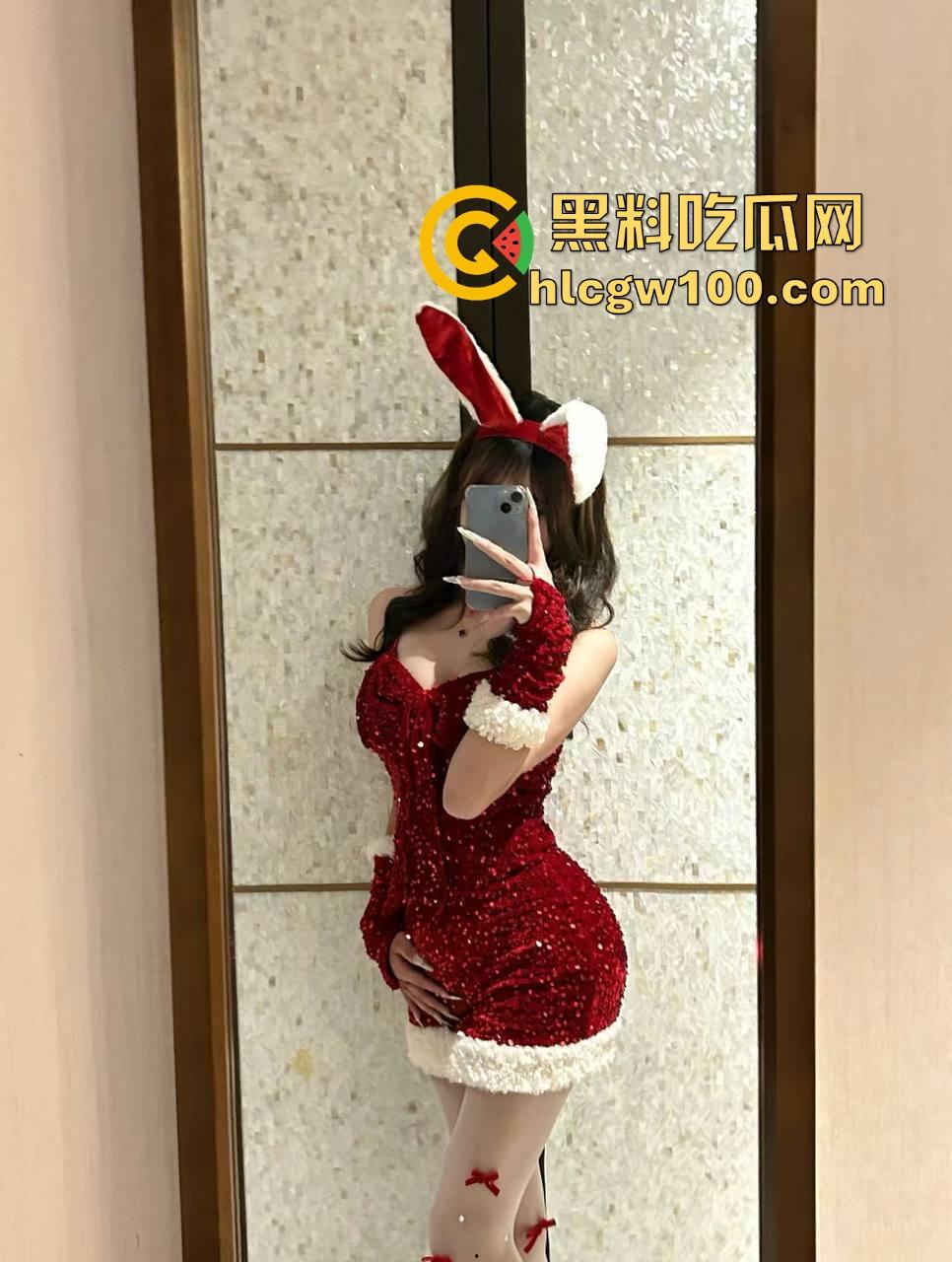 沪上母女鸡组合火爆KTV  母女联手双飞服务上线 母亲做前戏女儿做爱 女儿说不让妈妈累是最大的孝道！-10