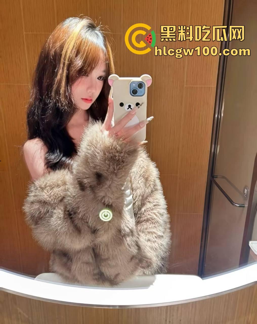 沪上母女鸡组合火爆KTV  母女联手双飞服务上线 母亲做前戏女儿做爱 女儿说不让妈妈累是最大的孝道！-14