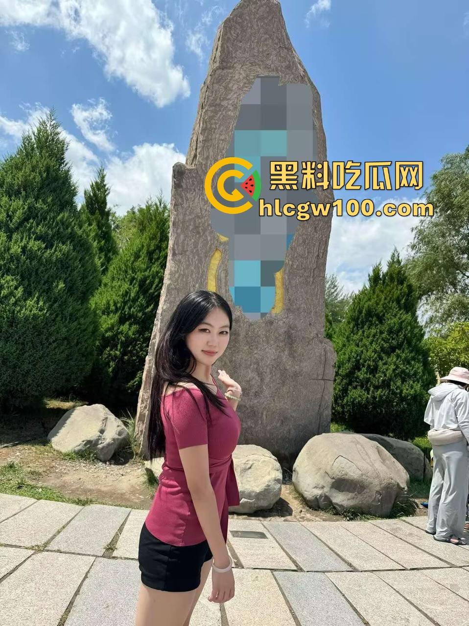 沪上母女鸡组合火爆KTV  母女联手双飞服务上线 母亲做前戏女儿做爱 女儿说不让妈妈累是最大的孝道！-16