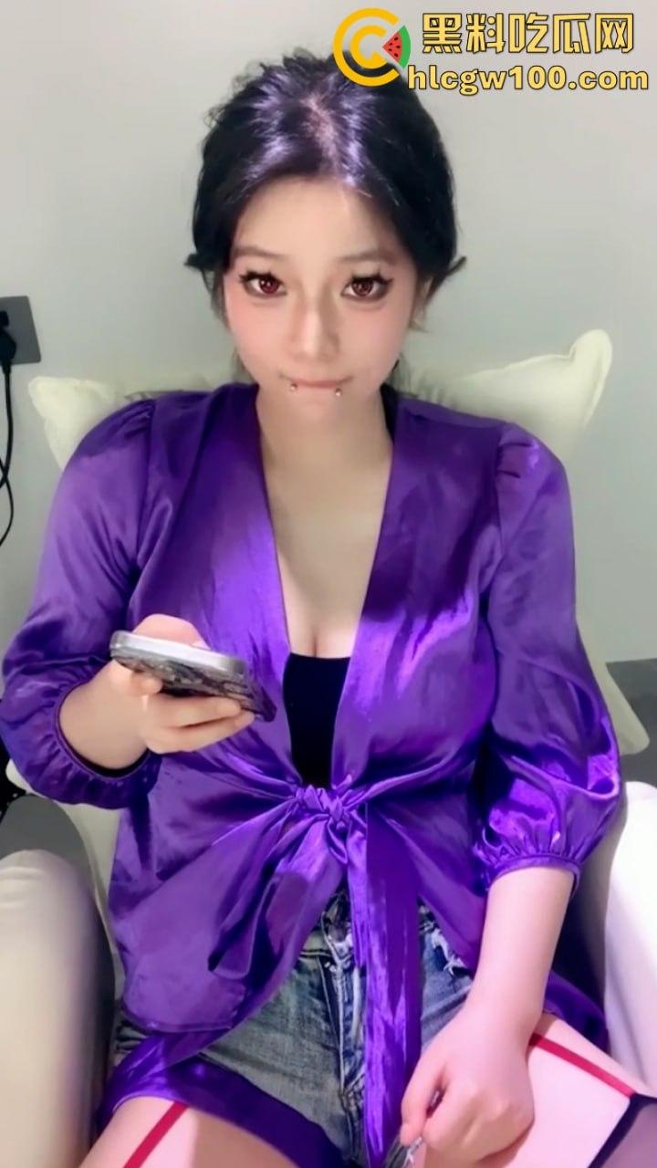 骚妹【顶级玩偶】与男友连体下海捞金 大尺度色播 深喉舔屌上位骑乘淫水直流如泄洪-1