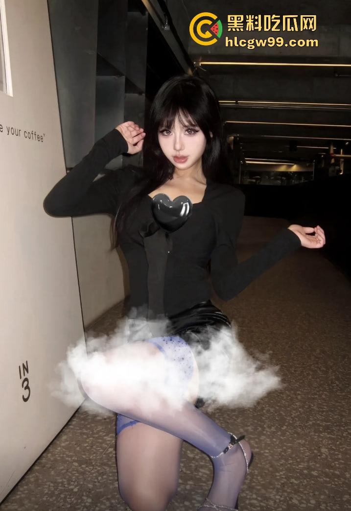 抖音【MomentofBlue】被锤高级外围，身价曝光2000一刺5K包夜，粉丝群发裸照撩骚这货玩得够花！-16