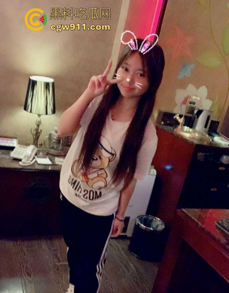 甜美学妹约炮淫片流出，可爱小母狗露脸口交舔屌，露奶掰逼被跳蛋玩穴，开档黑丝被无套爆操！-1