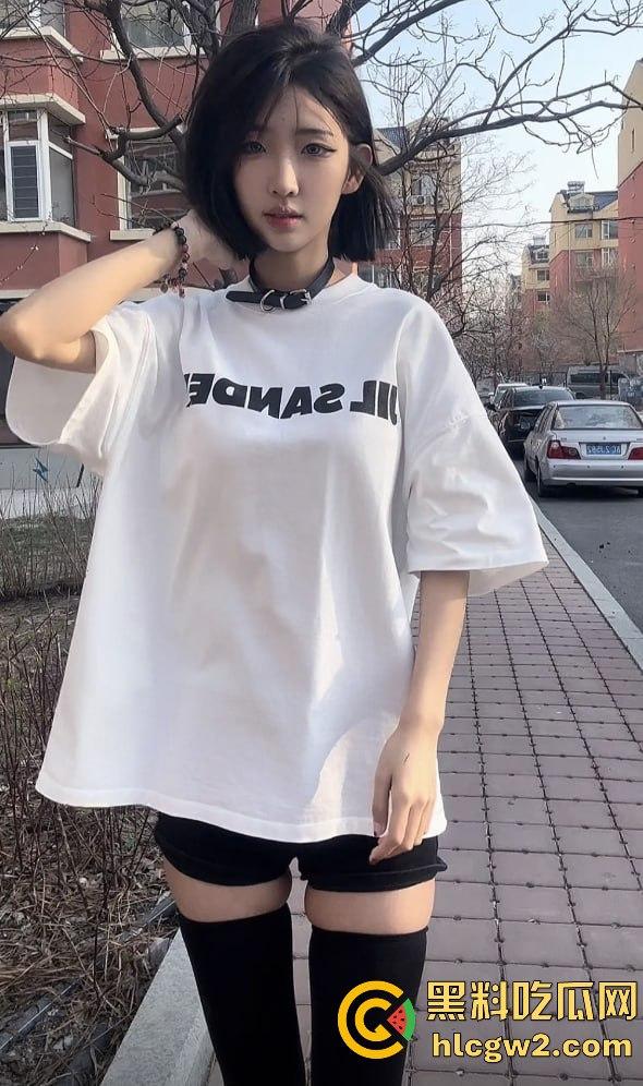 抖音40W粉反差婊网红【行简】第二弹母狗属性拉满 穿白丝露穴直播  前面刚玩出翔现在又来新骚操作！-8