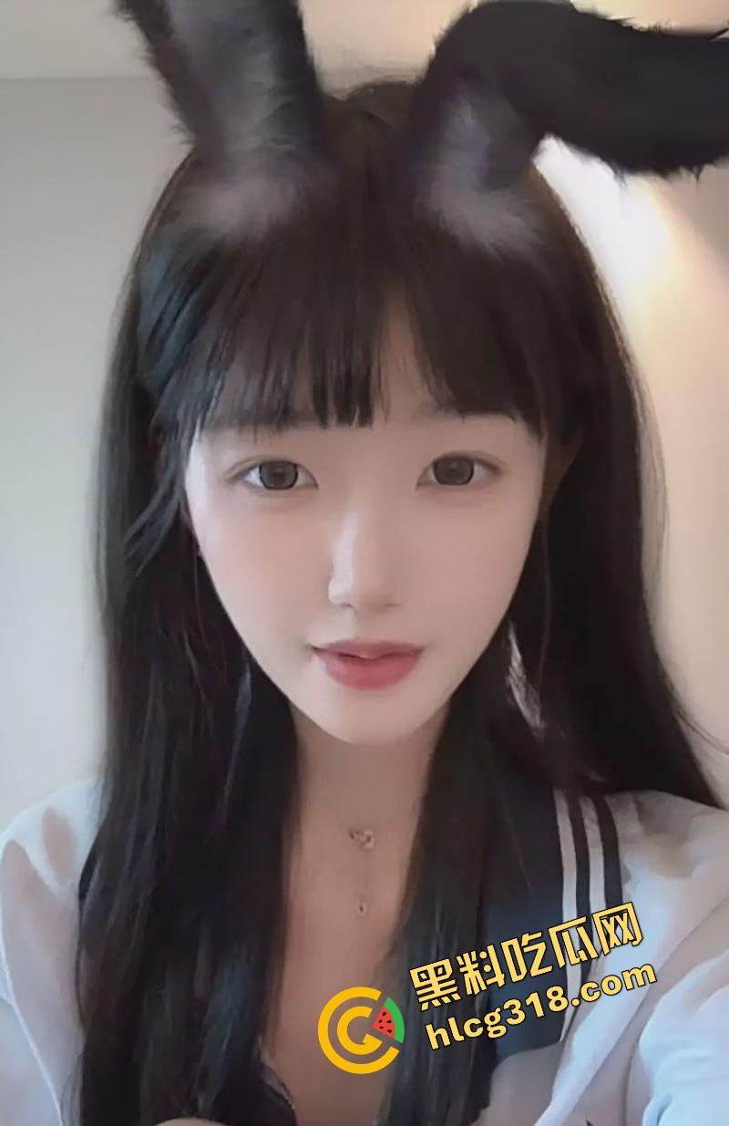 重庆极品外围女『张冉冉』颜值高得像天仙，身材辣到犯规，全国飞来飞去接客，一晚两三单照样嗨翻天！-1