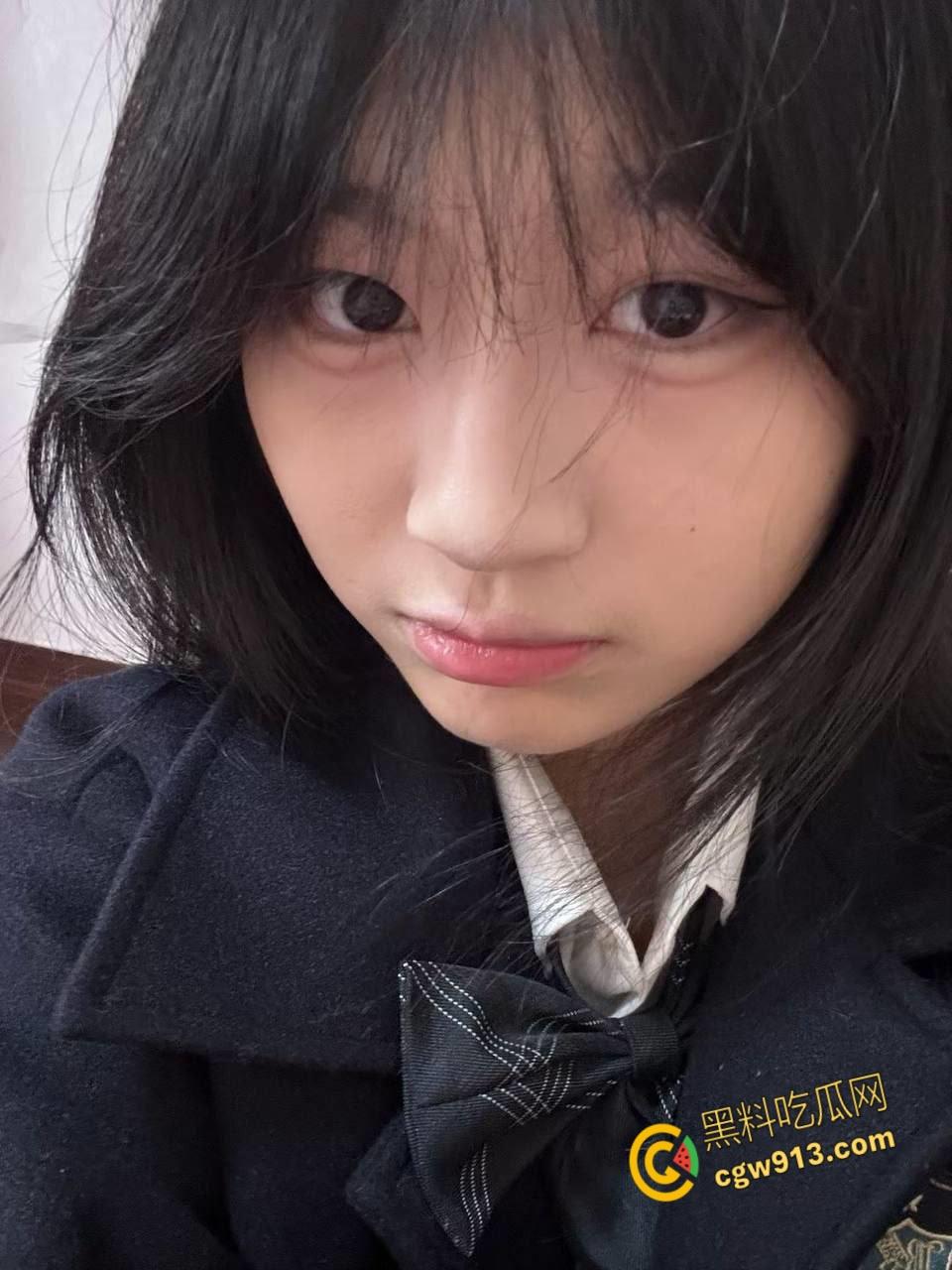 武汉纺织大学【王芷若】，清纯外表下爱穿女仆装，被男友掐脖激情调教，清晰对白淫荡又搞笑 ！-3