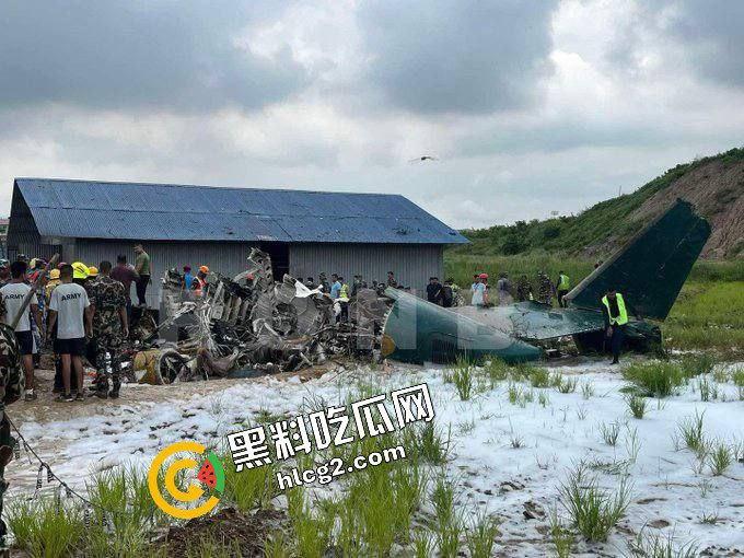 7月24日 尼泊尔加德满都机场一客机起飞时坠毁 事故造成22人不幸死亡！-6