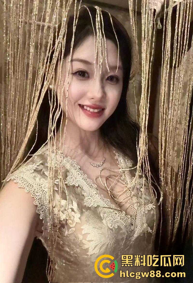 上海名媛【苏芮芮】高冷女神私下竟是金主专属肉便器，34D火辣身材跪爬求操，蜜穴被塞满！-4