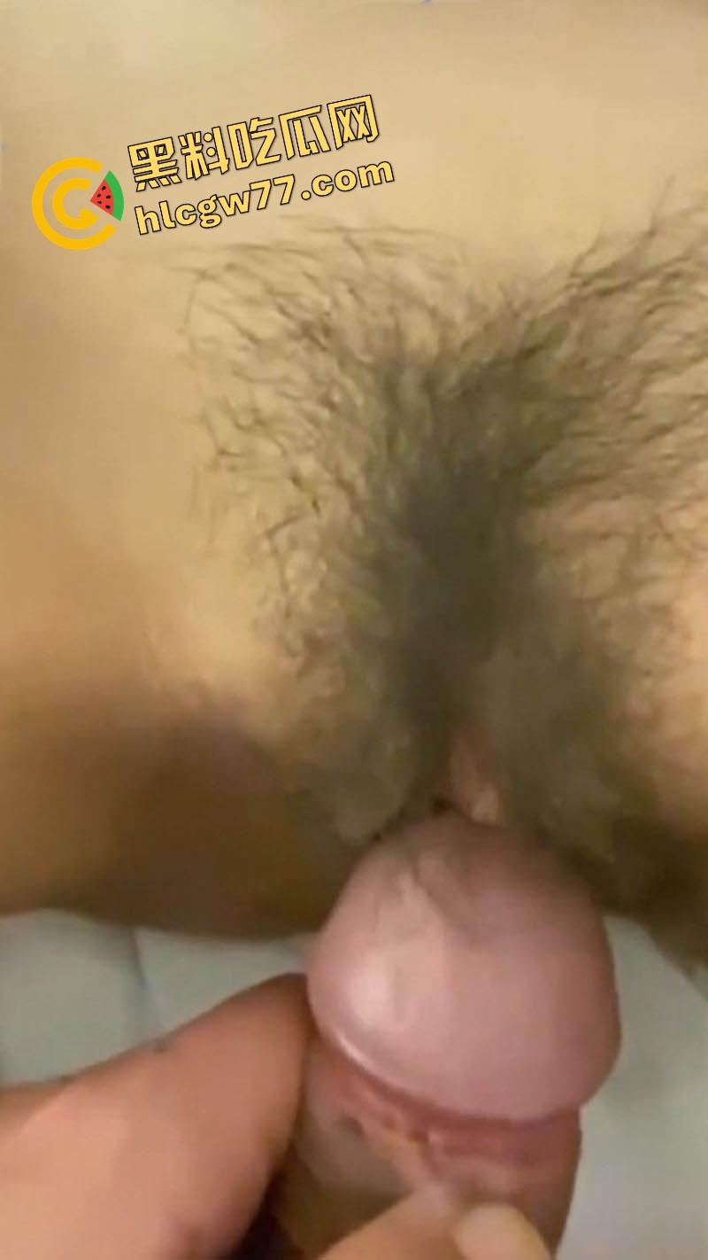 猥琐老板设计迷奸美女职员 灌酒下药趁机侵犯 各种姿势无套爆操 事后赔钱了事 聊天记录曝光！-12