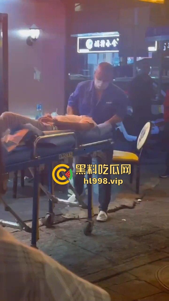 湖北武汉60岁大爷网恋奔现太激动！见红裙女子血压飙升，直接送医院抢救！-2