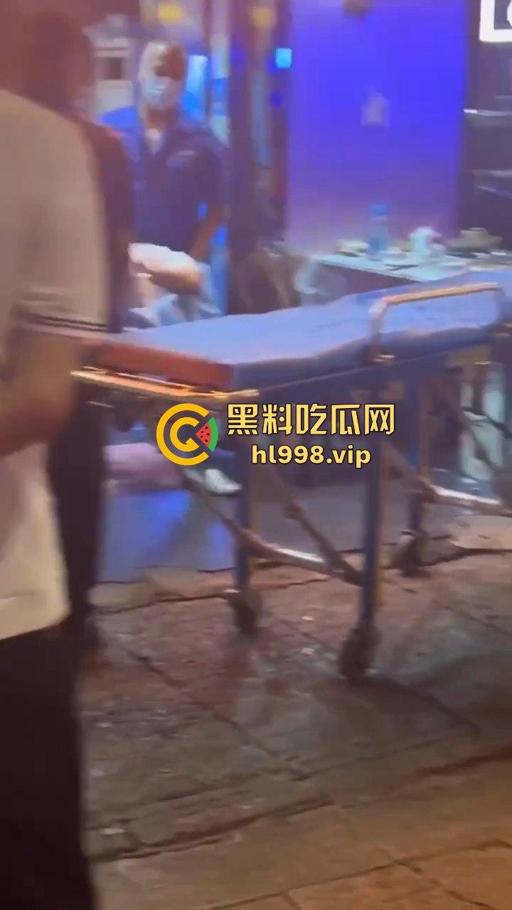 湖北武汉60岁大爷网恋奔现太激动！见红裙女子血压飙升，直接送医院抢救！-4