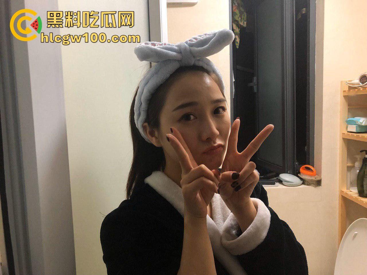 陕西西安初中教师【杨丽】背着老公疯狂约炮，爱吃精液每次舔得干干净净，艹完一次还浪得想再来第二次！-5