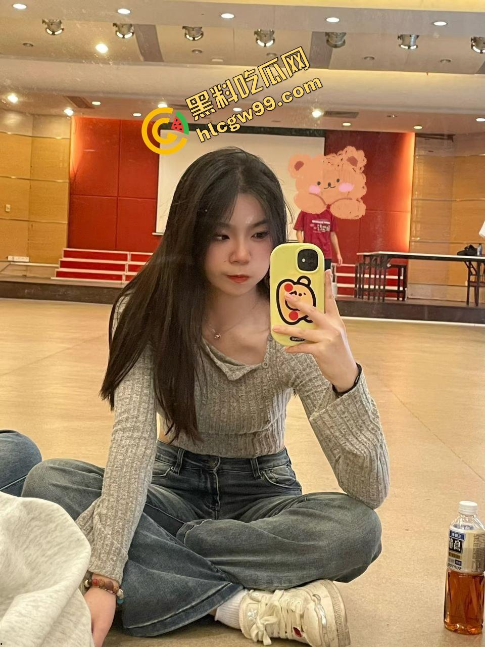 九江学院反差女大学生【冯婉颖】放假在家尝试SM，玩具奶夹发骚露奶夹奶头！独家曝光流出！-3