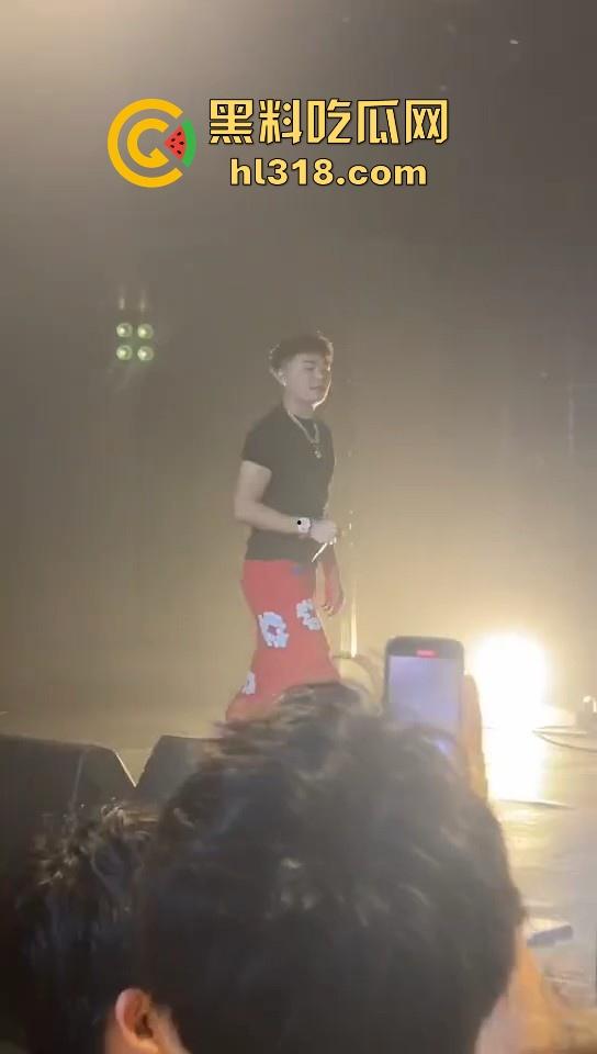 杭州TrapCN酒吧，猥琐男近距离射美女腿上，猥亵行为引发全场diss，你别说这哥们挺hip hop的！-3