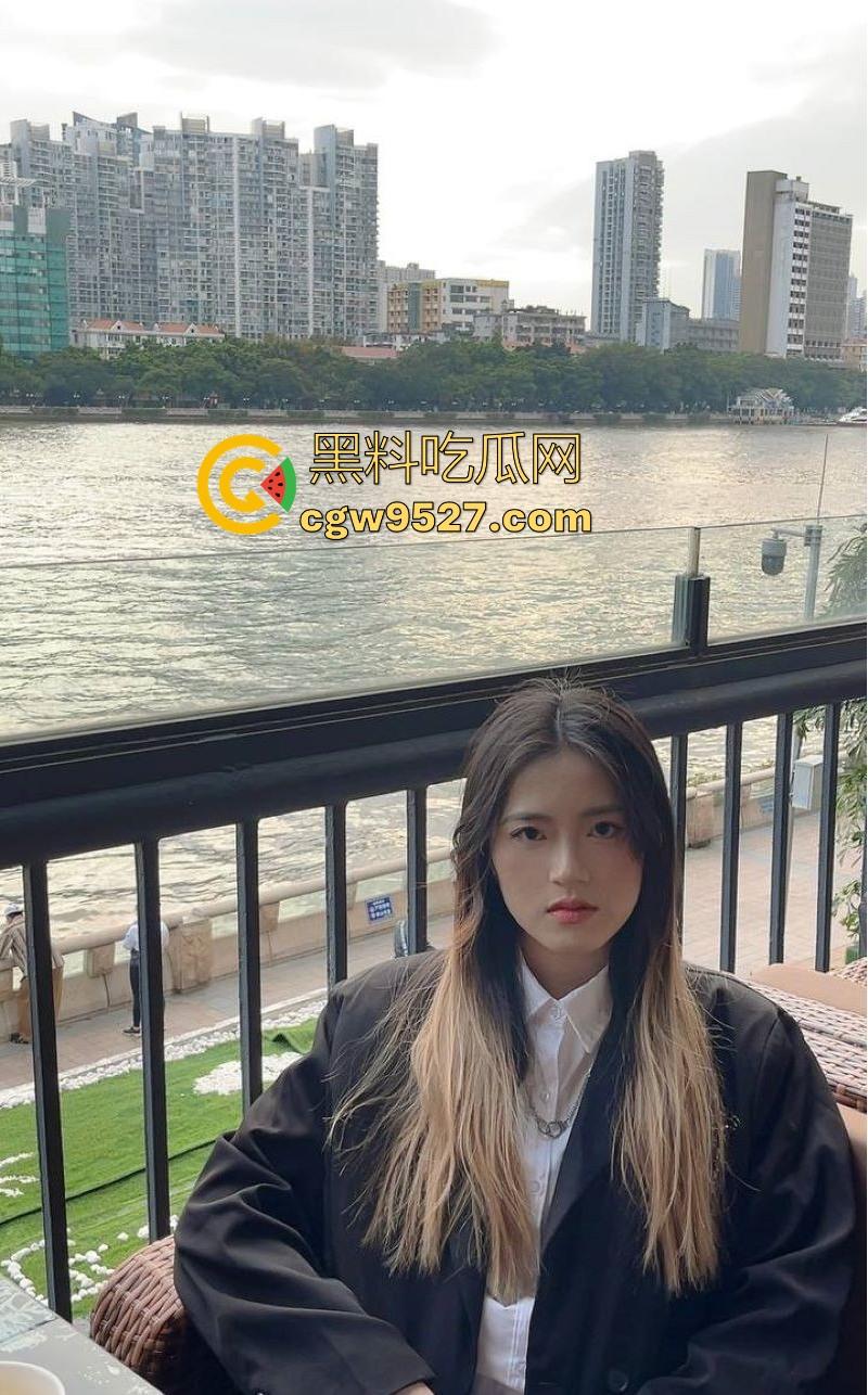 积目约炮广西南宁中医药大学【庞钰钰】微胖巨乳身材火辣，露脸跟炮友对镜做爱，边插边享受，极其淫荡！-4