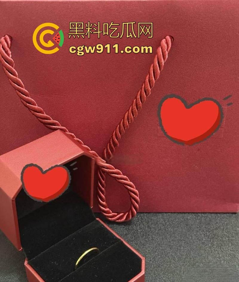 终于在堂姐醉酒状态,进入了堂姐的阴道,但是过程中堂姐竟然醒了,但还是阻止不了无套内射!-2