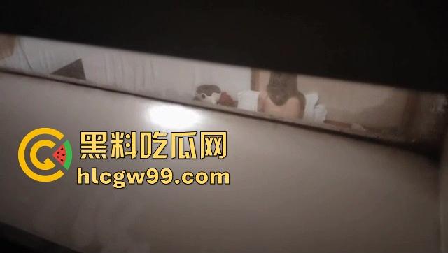 偷拍技术天花板，山西哥们跟踪前女友开房，全程偷拍她和现男友翻云覆雨，角度刁钻精准到像开了透视挂！-8